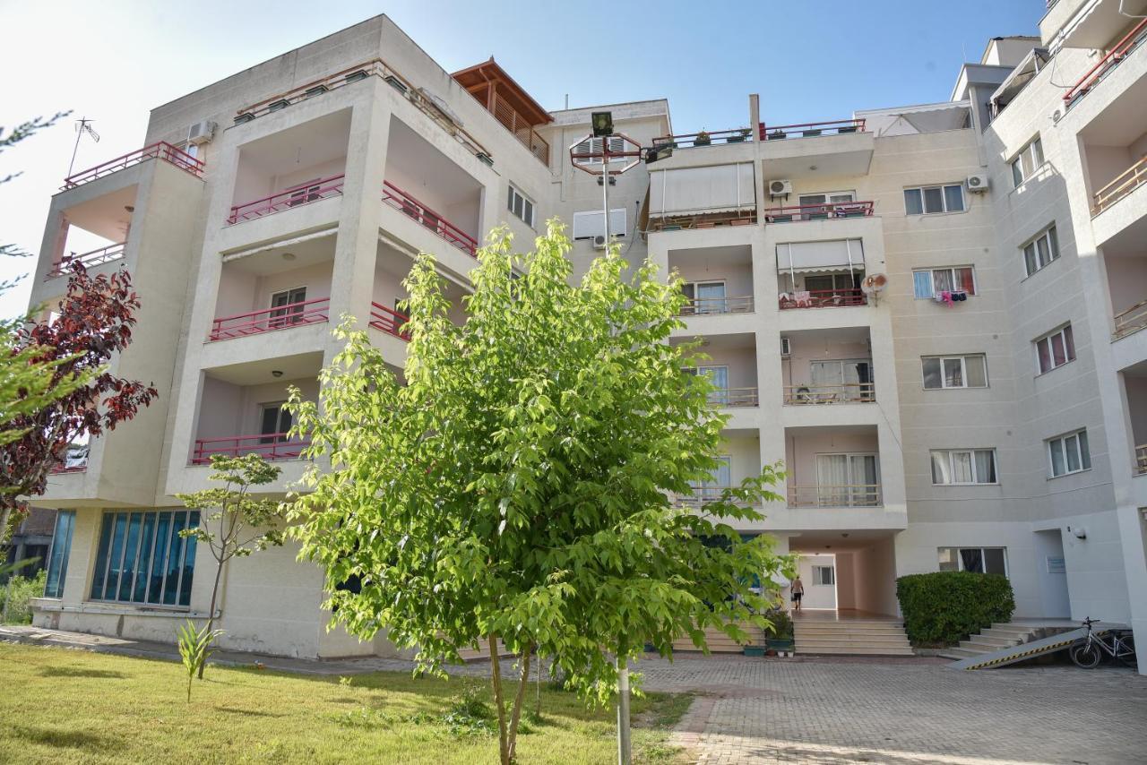 Flowers Apartments Golem  Buitenkant foto